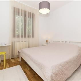 5 Bedroom Beachfront Villa with Pool in Kastel Stafilic near Trogir, Sleeps 10